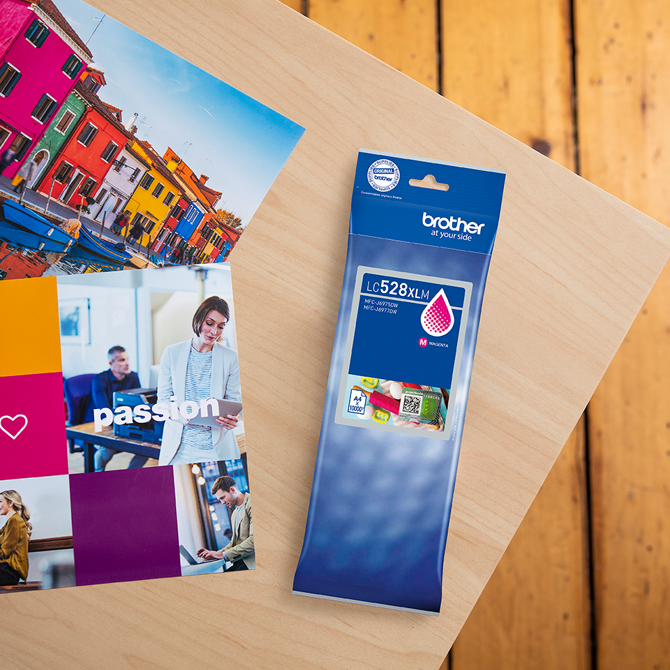 <p>Magenta high yield LC528XLM ink cartridge packaging on a desktop</p>