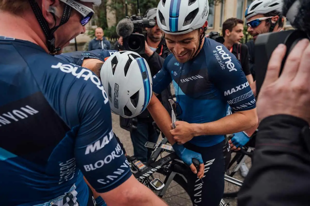 Harry Tandield with two Canyon Eisberg team mates