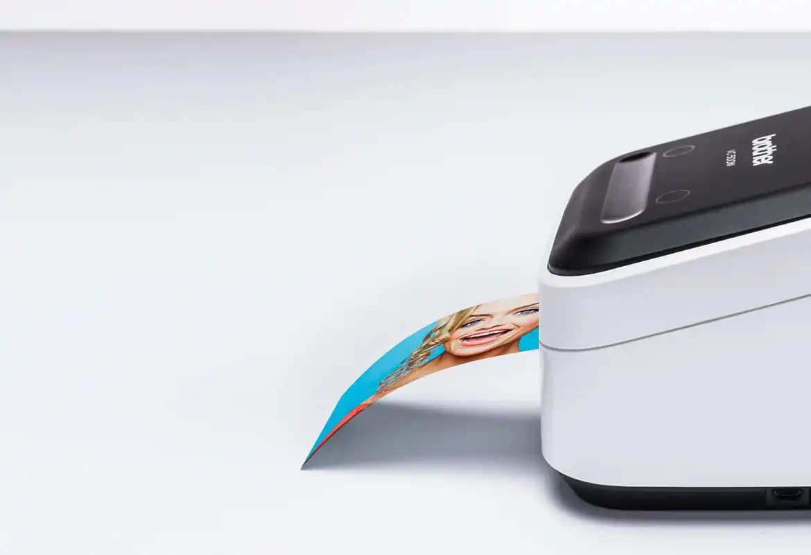 Impresora de etiquetas VC-500W Brother